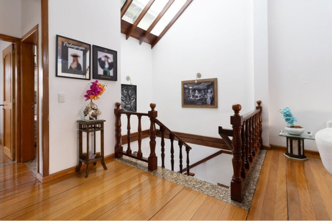 Imagem Casa com 3 Quartos à Venda, 190 m² em Rubem Berta - Porto Alegre Imagem Casa com 3 Quartos à Venda, 190 m² em Rubem Berta - Porto Alegre
