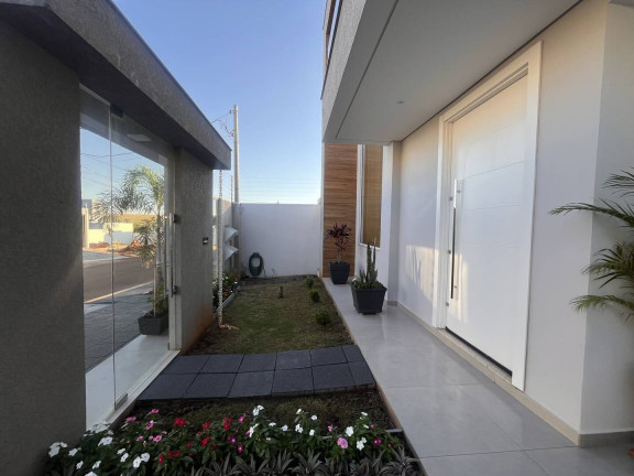 Sobrado com 3 Quartos à Venda, 237 m² em Cascavel