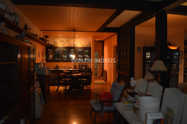 Imagem Casa com 4 Quartos à Venda, 410 m² em Região Do Toriba - Campos Do Jordão Imagem Casa com 4 Quartos à Venda, 410 m² em Região Do Toriba - Campos Do Jordão