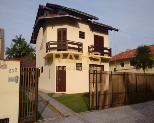 Imagem Casa com 4 Quartos à Venda, 261 m² em América - Joinville