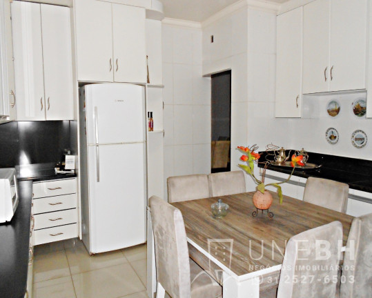 Imagem Casa com 4 Quartos à Venda, 189 m² em Heliópolis - Belo Horizonte Imagem Casa com 4 Quartos à Venda, 189 m² em Heliópolis - Belo Horizonte