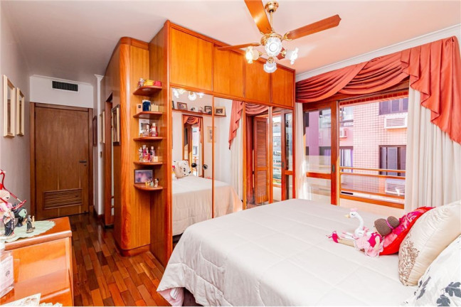 Imagem Imóvel com 4 Quartos à Venda, 508 m² em Jardim Lindóia - Porto Alegre Imagem Imóvel com 4 Quartos à Venda, 508 m² em Jardim Lindóia - Porto Alegre