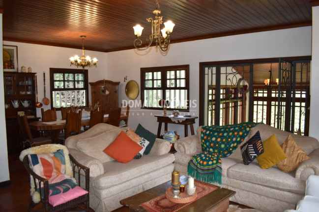 Imagem Casa com 4 Quartos à Venda, 210 m² em Região De Capivari - Campos Do Jordão Imagem Casa com 4 Quartos à Venda, 210 m² em Região De Capivari - Campos Do Jordão