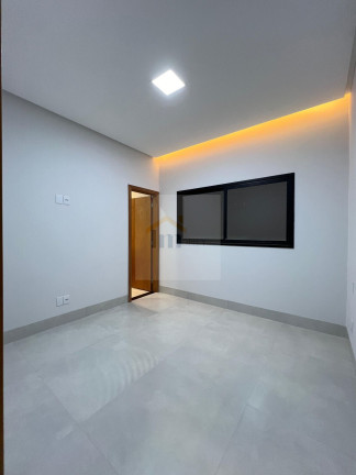 Imagem Casa com 3 Quartos à Venda, 180 m² em Moinho Dos Ventos - Goiânia Imagem Casa com 3 Quartos à Venda, 180 m² em Moinho Dos Ventos - Goiânia