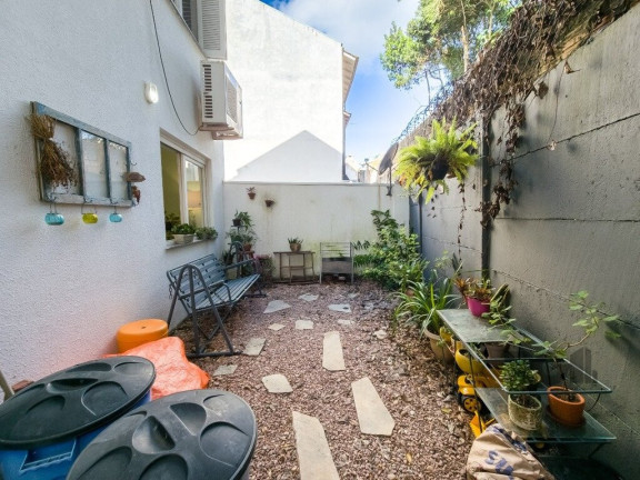 Imagem Casa com 4 Quartos à Venda,  em Vila Nova - Porto Alegre