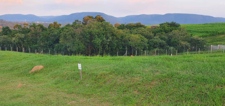 Terreno em Condomínio à Venda, 1.139 m² em Medeiros - Jundiaí