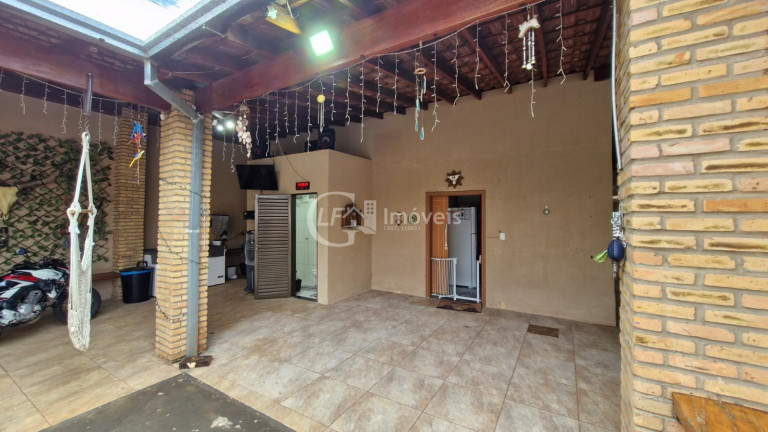 Imagem Casa com 3 Quartos à Venda, 330 m² em Santo Antônio - Campo Grande Imagem Casa com 3 Quartos à Venda, 330 m² em Santo Antônio - Campo Grande