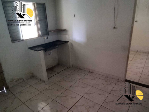 Imagem Casa com 3 Quartos à Venda, 300 m² em Segismundo Pereira - Uberlândia Imagem Casa com 3 Quartos à Venda, 300 m² em Segismundo Pereira - Uberlândia