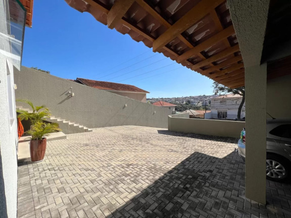 Imagem Casa com 3 Quartos à Venda, 250 m² em Uvaranas - Ponta Grossa Imagem Casa com 3 Quartos à Venda, 250 m² em Uvaranas - Ponta Grossa