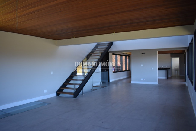 Imagem Casa com 4 Quartos à Venda, 422 m² em Região De Descansópolis - Campos Do Jordão Imagem Casa com 4 Quartos à Venda, 422 m² em Região De Descansópolis - Campos Do Jordão