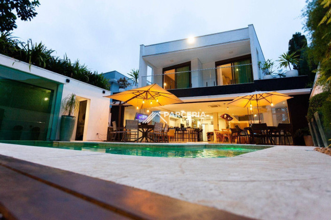Imagem Casa com 6 Quartos à Venda, 450 m² em Riviera Módulo 21 - Bertioga Imagem Casa com 6 Quartos à Venda, 450 m² em Riviera Módulo 21 - Bertioga