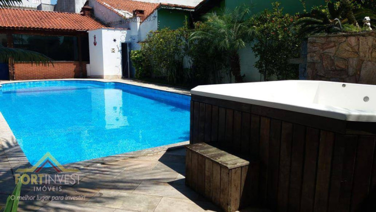 Imagem Imóvel com 5 Quartos à Venda, 506 m² em Maracanã - Praia Grande Imagem Imóvel com 5 Quartos à Venda, 506 m² em Maracanã - Praia Grande