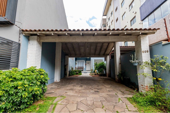Imagem Casa com 3 Quartos à Venda, 255 m² em Petrópolis - Porto Alegre Imagem Casa com 3 Quartos à Venda, 255 m² em Petrópolis - Porto Alegre