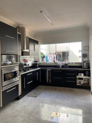 Casa com 3 Quartos à Venda, 229 m² em Jardim Celani - Salto