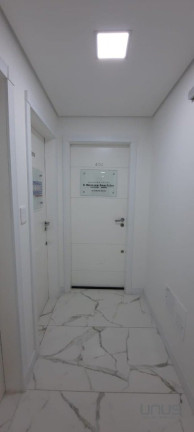 Sala Comercial à Venda, 28 m² em Kobrasol - São José