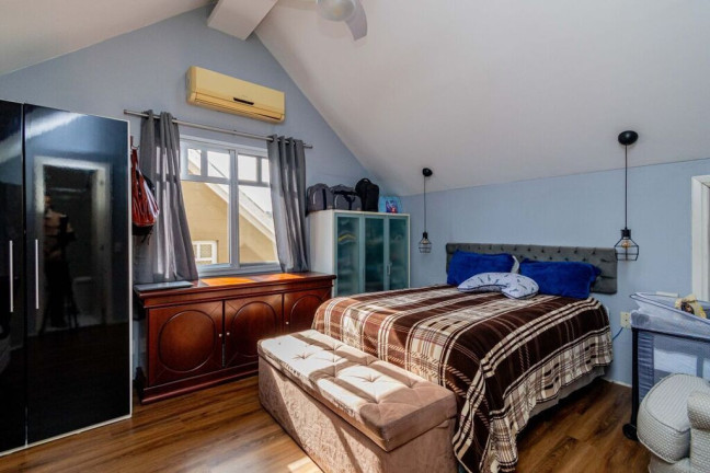 Imagem Casa com 3 Quartos à Venda, 252 m² em Jardim Carvalho - Porto Alegre Imagem Casa com 3 Quartos à Venda, 252 m² em Jardim Carvalho - Porto Alegre