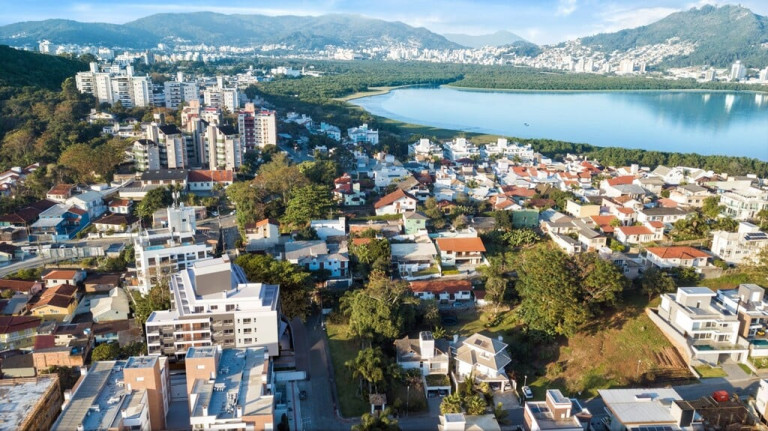 Imagem Imóvel com 2 Quartos à Venda, em João Paulo - Florianópolis Imagem Imóvel com 2 Quartos à Venda, em João Paulo - Florianópolis