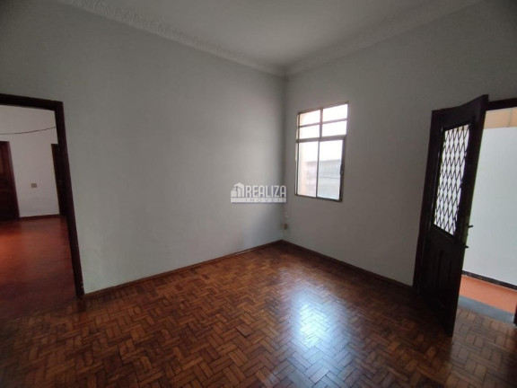 Imagem Casa com 3 Quartos para Alugar, 250 m² em Estados Unidos - Uberaba Imagem Casa com 3 Quartos para Alugar, 250 m² em Estados Unidos - Uberaba