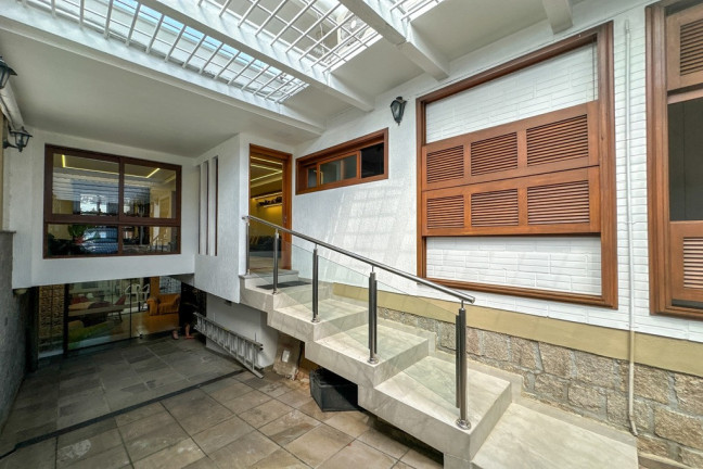 Imagem Casa com 3 Quartos à Venda, 300 m² em Três Figueiras - Porto Alegre Imagem Casa com 3 Quartos à Venda, 300 m² em Três Figueiras - Porto Alegre