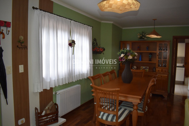Imagem Casa com 4 Quartos à Venda, 170 m² em Região Da Vila Inglesa - Campos Do Jordão Imagem Casa com 4 Quartos à Venda, 170 m² em Região Da Vila Inglesa - Campos Do Jordão