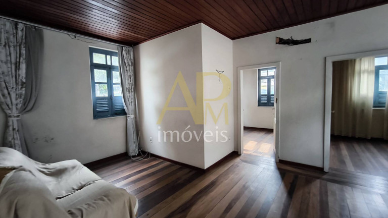 Imagem Casa com 4 Quartos à Venda, 290 m² em Centro - São José Imagem Casa com 4 Quartos à Venda, 290 m² em Centro - São José