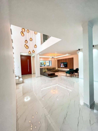 Imagem Sobrado com 4 Quartos à Venda, 340 m² em Massaguaçu - Caraguatatuba