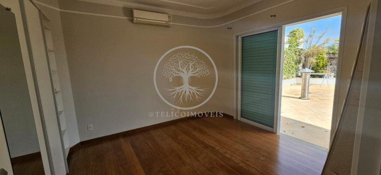 Imagem Casa de Condomínio com 4 Quartos à Venda, 414 m²