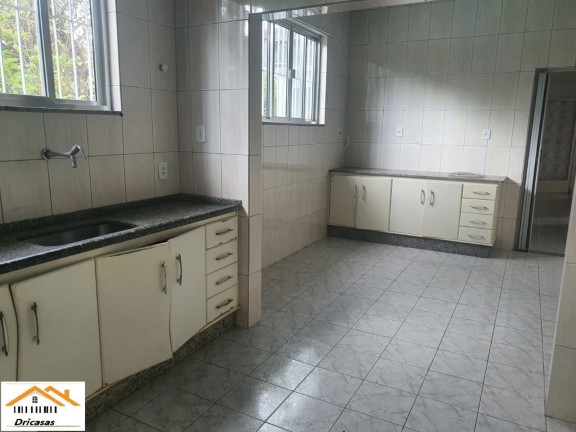 Imagem Sobrado com 6 Quartos à Venda, em Senador Camará - Rio De Janeiro Imagem Sobrado com 6 Quartos à Venda, em Senador Camará - Rio De Janeiro
