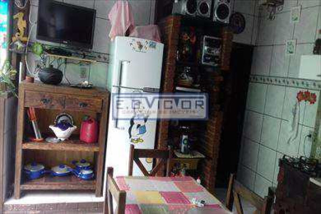 Imagem Sobrado com 2 Quartos à Venda, 69 m² em Balneário Regina Maria - Mongaguá