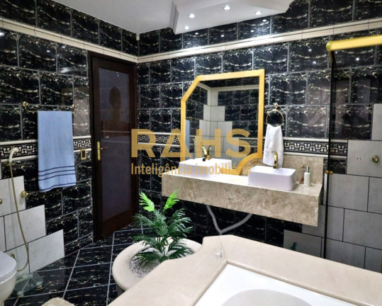 Imagem Casa com 6 Quartos à Venda, 400 m² em Costa E Silva - Joinville Imagem Casa com 6 Quartos à Venda, 400 m² em Costa E Silva - Joinville
