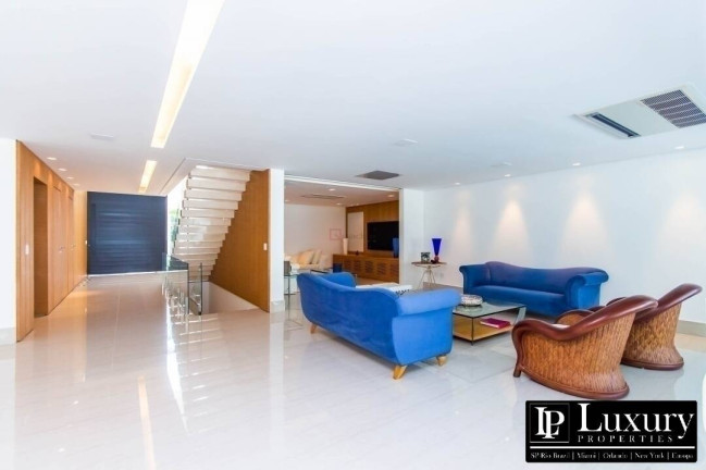 Imagem Casa com 8 Quartos à Venda, 647 m² em Tabatinga - Caraguatatuba Imagem Casa com 8 Quartos à Venda, 647 m² em Tabatinga - Caraguatatuba