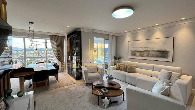 Imagem Apartamento com 3 Quartos à Venda, 140 m² em Centro - Balneário Camboriú Imagem Apartamento com 3 Quartos à Venda, 140 m² em Centro - Balneário Camboriú