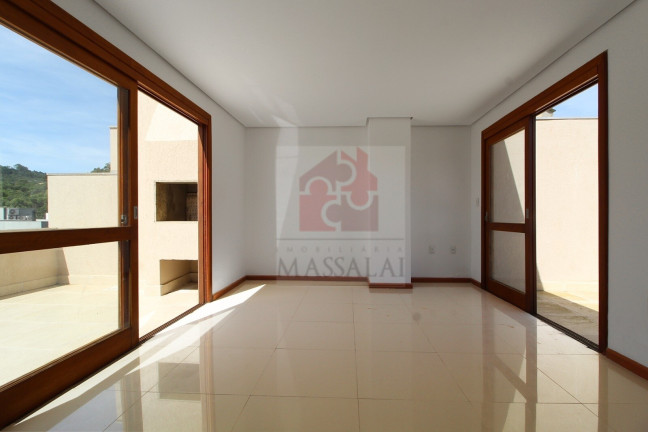 Imagem Casa com 3 Quartos à Venda, 240 m² em Vila Nova - Porto Alegre Imagem Casa com 3 Quartos à Venda, 240 m² em Vila Nova - Porto Alegre