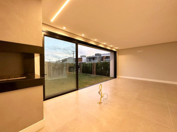 Imagem Casa com 4 Quartos à Venda, em -- - Capao Da Canoa Imagem Casa com 4 Quartos à Venda, em -- - Capao Da Canoa