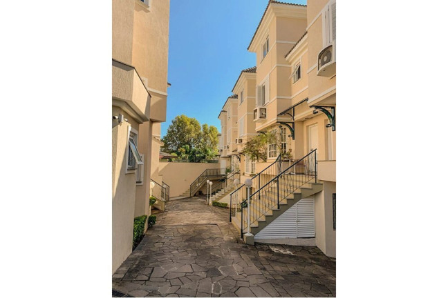 Imagem Casa com 3 Quartos à Venda, 212 m² em Chácara Das Pedras - Porto Alegre Imagem Casa com 3 Quartos à Venda, 212 m² em Chácara Das Pedras - Porto Alegre
