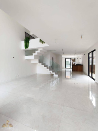 Casa de Condomínio com 4 Quartos à Venda, 350 m² em Barra Da Tijuca - Rio De Janeiro