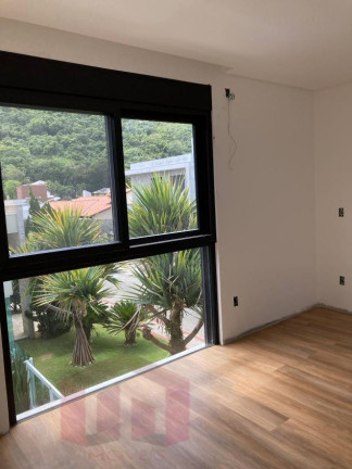 Imagem Imóvel com 3 Quartos à Venda, 295 m²