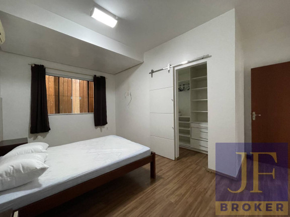 Imagem Casa com 3 Quartos à Venda, 250 m² em Florianópolis Imagem Casa com 3 Quartos à Venda, 250 m² em Florianópolis
