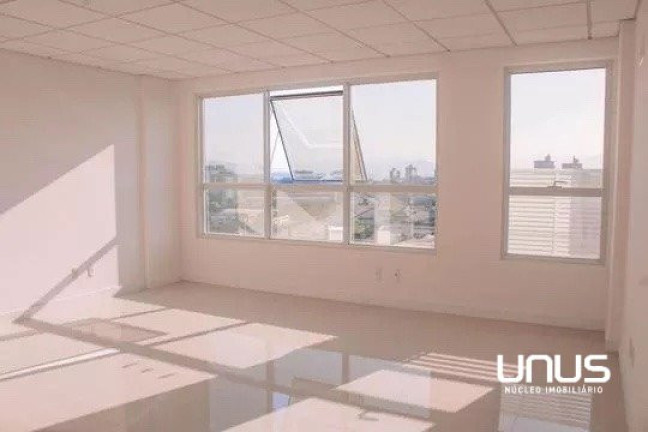 Imagem Sala Comercial à Venda, 585 m² em Barreiros - São José