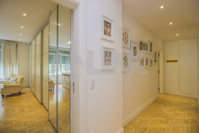 Imagem Apartamento com 4 Quartos à Venda, 251 m² em Moinhos De Vento - Porto Alegre Imagem Apartamento com 4 Quartos à Venda, 251 m² em Moinhos De Vento - Porto Alegre