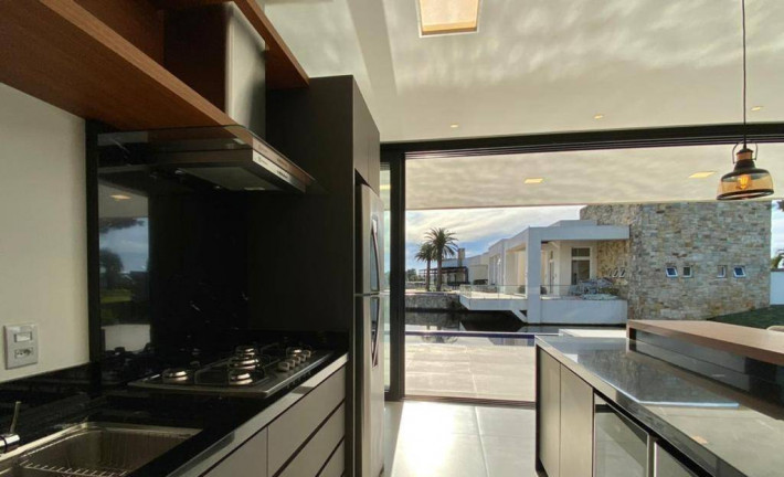 Imagem Casa com 5 Quartos à Venda, 350 m² em Centro - Xangri-lá Imagem Casa com 5 Quartos à Venda, 350 m² em Centro - Xangri-lá