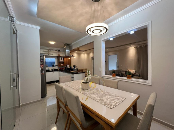 Casa com 3 Quartos à Venda, 300 m² em Mogi Das Cruzes