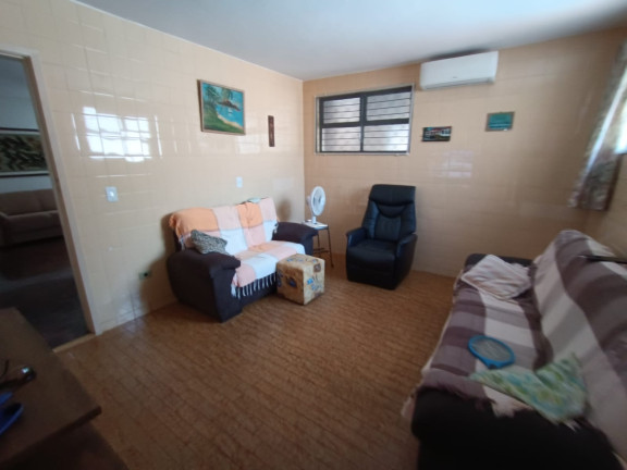 Imagem Imóvel com 
            	3             Quartos à Venda, 232 m² em 
            	Parque Das Laranjeiras             - 
            	Goiania            
