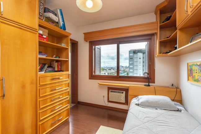 Imagem Imóvel com 3 Quartos à Venda, 144 m² em Rio Branco - Porto Alegre Imagem Imóvel com 3 Quartos à Venda, 144 m² em Rio Branco - Porto Alegre