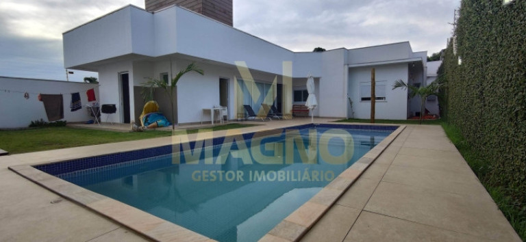 Sobrado com 4 Quartos à Venda, 272 m² em Recanto Tropical - Cascavel