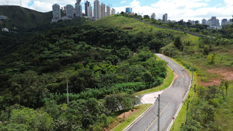 Imagem Terreno à Venda, 1.000 m² em Vila Castela - Nova Lima Imagem Terreno à Venda, 1.000 m² em Vila Castela - Nova Lima