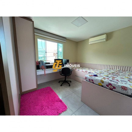 Imagem Casa com 6 Quartos à Venda, 288 m² em Monte Alegre - Camboriú Imagem Casa com 6 Quartos à Venda, 288 m² em Monte Alegre - Camboriú