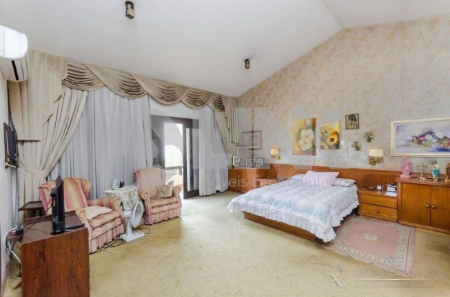 Imagem Casa com 5 Quartos à Venda, 530 m² em Jardim Lindóia - Porto Alegre Imagem Casa com 5 Quartos à Venda, 530 m² em Jardim Lindóia - Porto Alegre