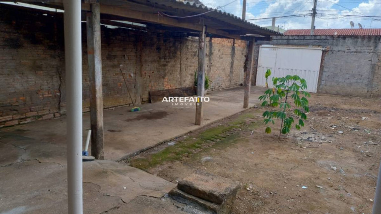 Imagem Casa com 1 Quarto à Venda, 200 m² Imagem Casa com 1 Quarto à Venda, 200 m²