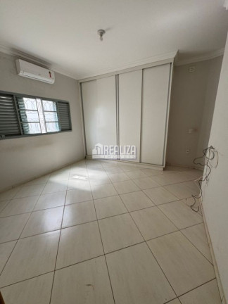Imagem Casa com 3 Quartos à Venda, 300 m² em Jardim Maracanã - Uberaba Imagem Casa com 3 Quartos à Venda, 300 m² em Jardim Maracanã - Uberaba